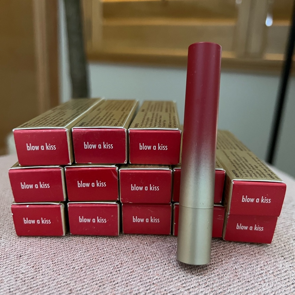 Stila All Day Matte Lip in Blow A Kiss Color
